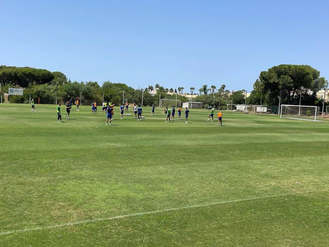 ジョーイ・バートンさんのインスタグラム写真 - (ジョーイ・バートンInstagram)「2nd session of the day complete out here in Algarve, Portugal.  Great week ahead of us. Finishing off with a tough game against @sportingclubedebraga at the weekend.   #UTG 💪👍💙🌞」7月17日 22時37分 - joey7bartonofficial