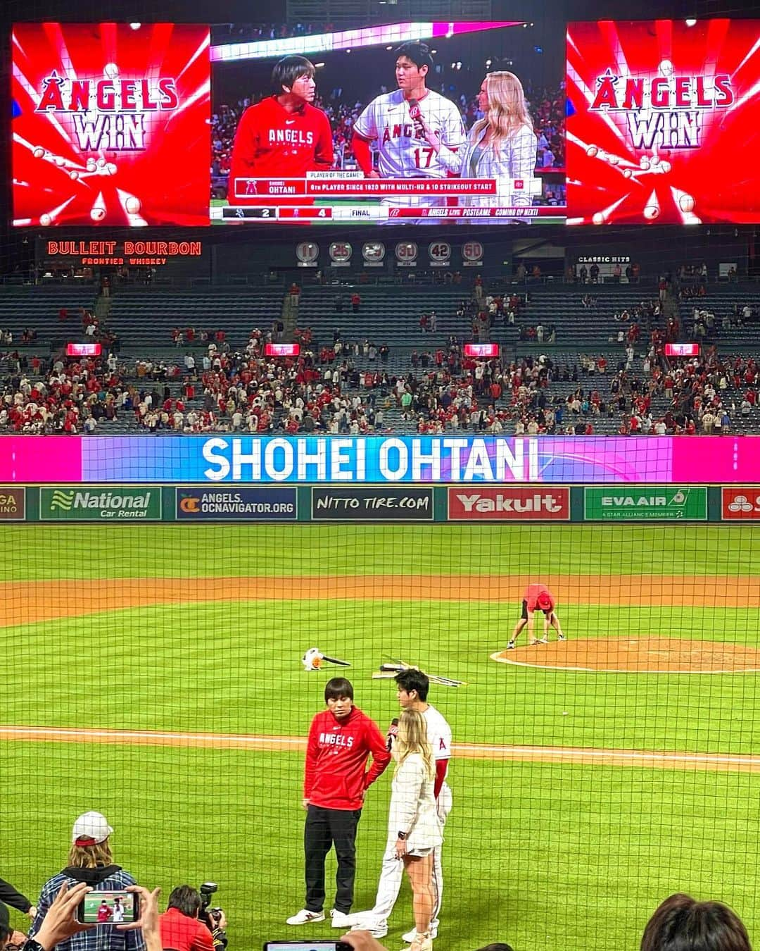 今井麻椰さんのインスタグラム写真 - (今井麻椰Instagram)「オオタニサーーン🤩⚾️ 二刀流の日で、ホームラン27・28号の2本、３打数３安打、7勝目👏‼️ 行った日があまりにもラッキーすぎる日でした✨  🦑催事後の唯一の楽しみだったから、めちゃくちゃ満喫した！笑 LAで長年お世話になっている方々のお陰です🙇‍♀️  あるBリーガーに球場でバッタリ会ったの🤫 お互い驚き果てた😂世界は狭い！笑  #angels #angelstadium #shoheiohtani #rallymonkey #mlb #california #anaheim #エンゼルス #エンゼルスタジアム #大谷翔平 #ラリーモンキー #アナハイム #野球観戦」7月17日 22時45分 - maya_imai_124