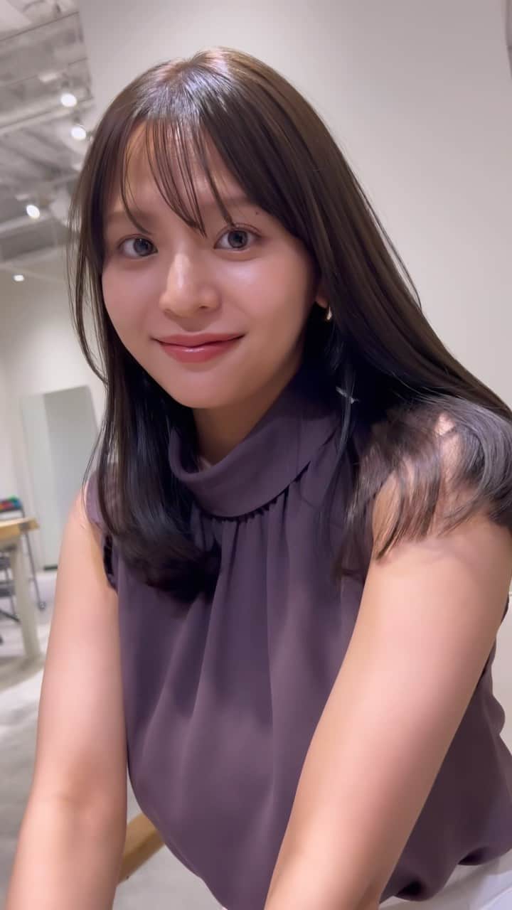 OYAMA KENICHIのインスタグラム：「layer cut✂︎  smoky beige🎨  ストレートアイロンでもスタイリングできます✨  #前髪カット #レイヤーカット #顔周りカット #ベージュカラー #グレージュ #オリーブベージュ」