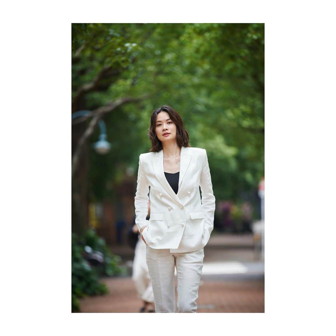 濱田玲のインスタグラム：「連休最終日☹️  と言っても ほぼやること変わらず いつもはゆっくりできないことをしてたくらい🤪  休みって何するものなのか いまだによく分かってない😇  最近の私の流行りはお勉強✏️ 知識が一つでも増えること、 若い時とは学習法が違わないと覚えられないけれど 強いられていないから楽しいし、 楽しく覚えたいのかも。  📷 @chenchekai  💄 @manami27lee  👗 @akikoogawa_collection」