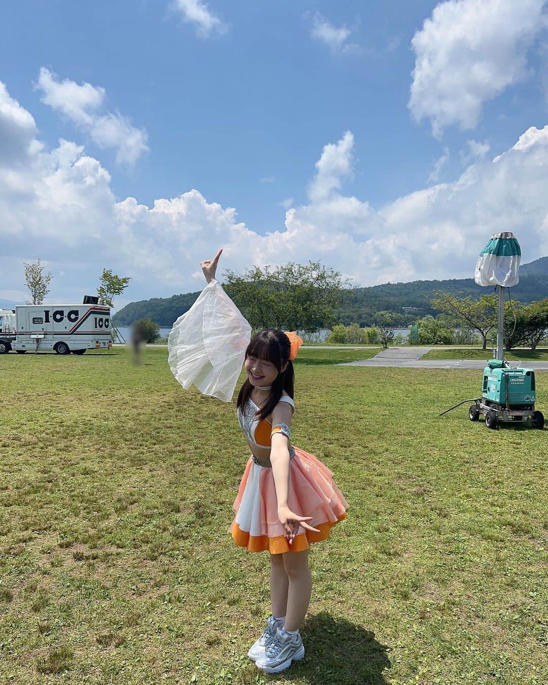 新倉愛海さんのインスタグラム写真 - (新倉愛海Instagram)「#SPARK2023 出演させて頂きました！ 天気がとっても良い〜！🌤✨ ⁡ 山中湖の景色が綺麗で！青空の下でのライブは爽快感があってとっても楽しかったです！✨ ⁡ ありがとうございました🥰 ⁡ #アプガ2 #にきちゃん #夏フェス  #山梨県 #山中湖 #japaneseidol」7月17日 22時57分 - ami_niikura_uug2ki