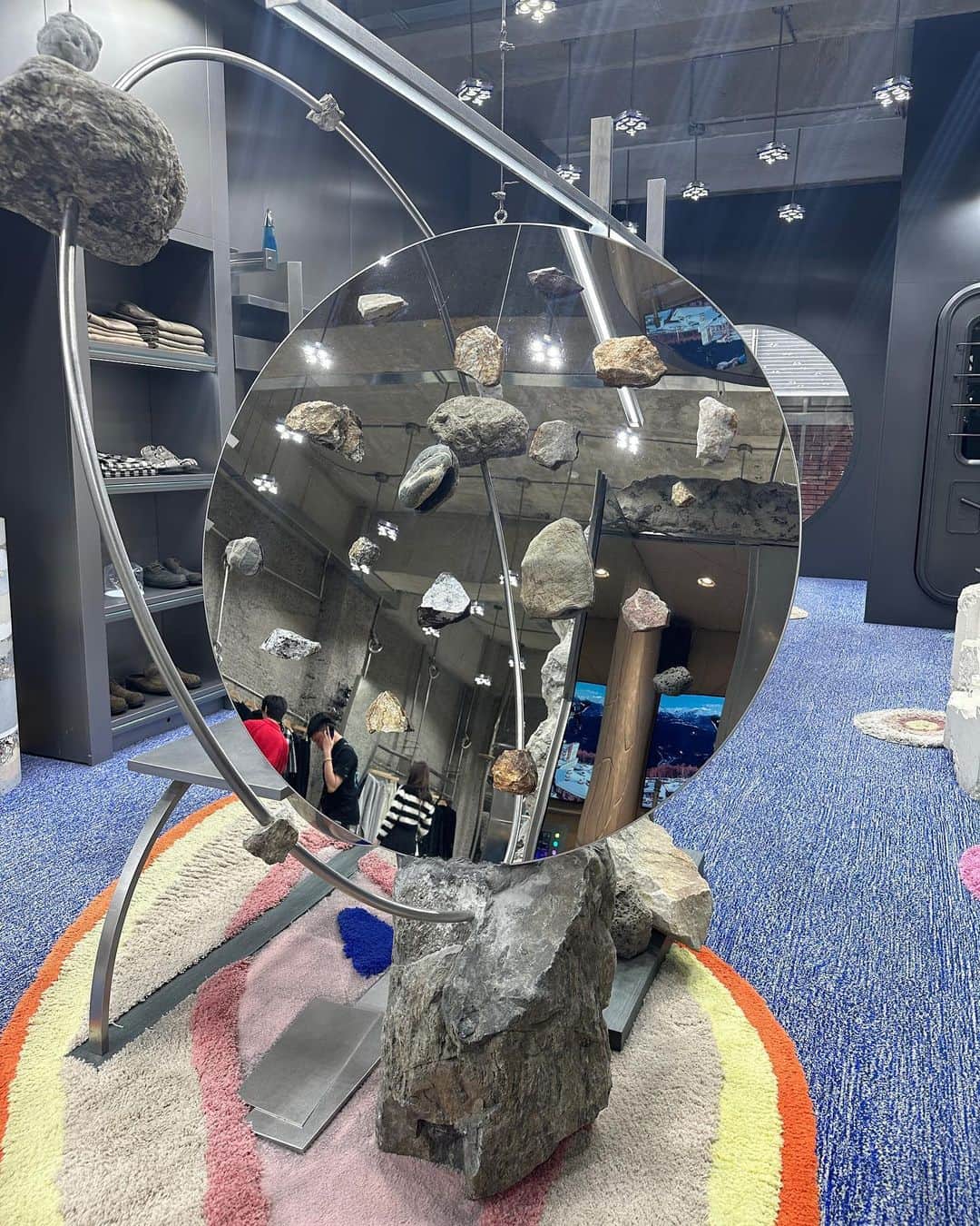 雪村彩音さんのインスタグラム写真 - (雪村彩音Instagram)「. . 韓国・新沙 ADER errorのフラッグシップストア 『ADER Space 3.0』 がやばすぎた、、、🥺 . 「ADER Space 3.0」は「ADER error」のアイテムを購入できて インスタ映えする写真を撮れるフォトスポットもたくさん◎ . 『TONGUE PLANET』のカフェが最新すぎて韓国行ったら絶対行ってほしい〜🥺 . ケーキもドリンクもこだわっていてメニューも豊富！ . ▼住所 서울 강남구 도산대로11길 31（ソウル市 江南区 島山大路11ギル 31） . 地下鉄3号線・新沙駅8番出口から、徒歩約6分 . . #aderspace3 #aderspace3flagshipstore #フラッグシップ #adererror #アーダーエラー #tongueplanet #tongueplanetcafe #新沙 #新沙カフェ #新沙グルメ #カロスキル #カロスキルカフェ #신사동 #가로수길 #카페스타그램 #케이크 #에이드 #韓国 #韓国旅行 #韓国グルメ #韓国カフェ #ソウルカフェ #seoul #korea #korean #koreatravel #travel #koreafood」7月17日 22時53分 - ykmrayn411