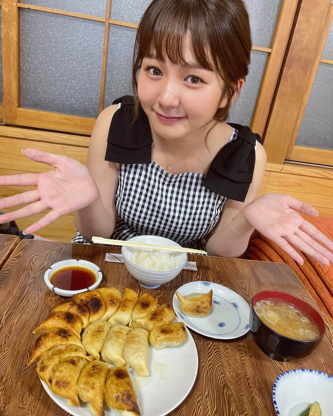 冨田有紀のインスタグラム：「. 福島で円盤餃子いただきました🥟 お店を出る時、我々に気付いてお声がけくださった方がいました😌あたたかい言葉に、頑張ろー！！って気が引き締まった、嬉しかった。ありがとうございました✨ #福島競馬場 #福島 #円盤餃子」