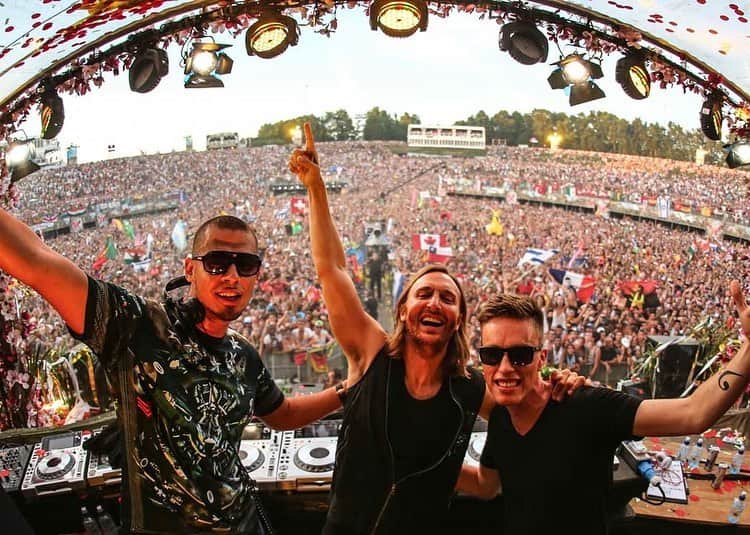 アフロジャックのインスタグラム：「@tomorrowland #memories」