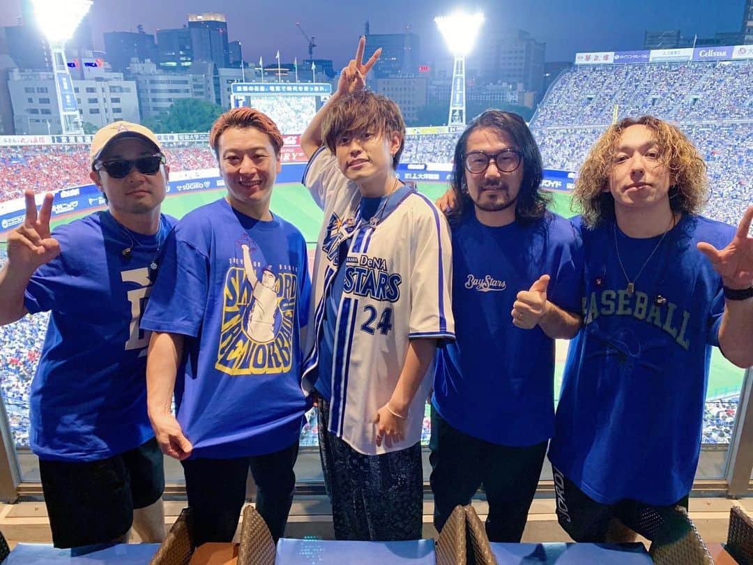 Tani Yuukiのインスタグラム：「『BLUE☆LIGHT SERIES 2023 〜SUMMER〜』  ブルーライトライブありがとうございました！  横浜DeNAベイスターズvs広島東洋カープ 選手の皆さんもファンの皆さんも暑い中大変お疲れ様でした！ 地元ってのもあって感情が忙しくて燃えました🔥 喜怒哀楽！ 悔しいも嬉しいもあなたたちの熱い想い！確かに受け取った！！🧬❤️‍🔥  またいつかどこかで🤝  次は勝ぁあああつ！！  #横浜DeNAベイスターズ  #BLUELIGHTLIVE」