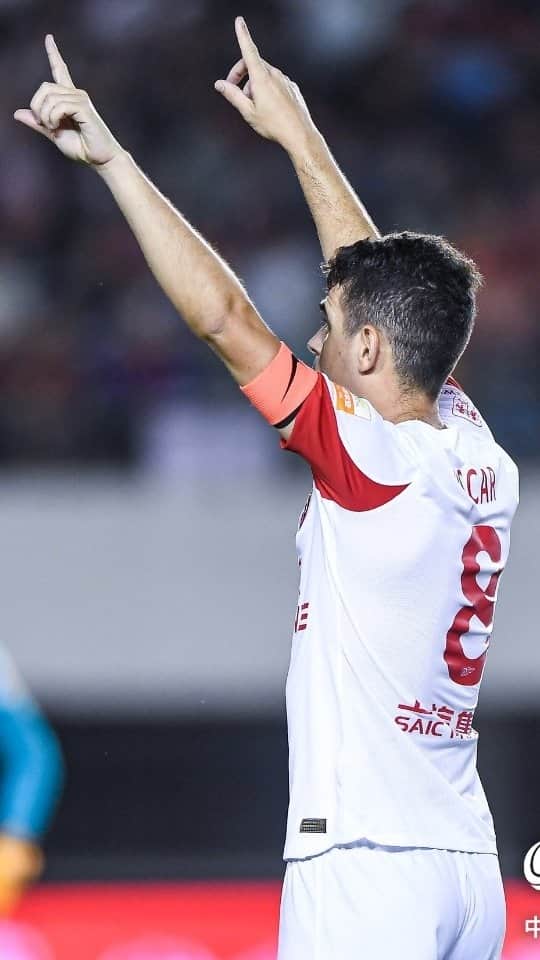 オスカルのインスタグラム：「I'm happy with the win, the goal and the assist ⚽️ 🅰️ 🙏🏻」