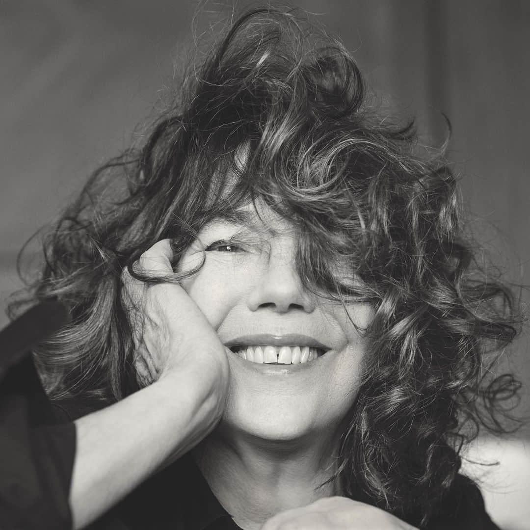 Vogue Españaのインスタグラム：「Tras su fallecimiento ayer, no dejamos de pensar en Jane Birkin y en estas (grandes) frases que nos dejó en esta entrevista de 2016 para Vogue España 💔 ▪️Foto: @nicobustos」