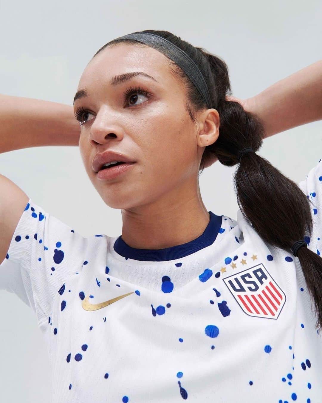 ELLE Magazineさんのインスタグラム写真 - (ELLE MagazineInstagram)「#SophiaSmith has been described more than once as the “future” of women’s soccer, but her moment is now.  The 22-year-old powerhouse is the reigning league MVP, the first Black woman to win player of the year, and the youngest to lead the U.S. in scoring since #MiaHamm in 1993. Now, as @uswnt vies for a record-breaking threepeat victory at the #WorldCup in Australia this summer, Smith is poised to make even more history. “Honestly, I like the pressure,” she says. “All those expectations just mean that people believe in me.”  @minutaglio spoke with Smith about her journey to the World Cup and refusing to be defined by stereotypes at the link in bio. ❤️ Photos: @paolakudacki」7月17日 23時23分 - elleusa