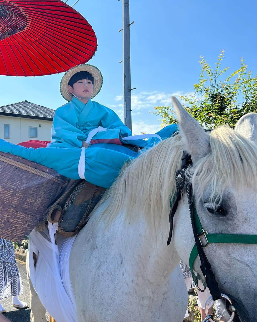 あかつさんのインスタグラム写真 - (あかつInstagram)「我があかつ部屋の長男弟子が、令和五年 【御宝殿熊野神社例祭】の【勅使童児】として地域の皆様にお世話になりました❗️ お馬さんに乗るのをこわがるかな〜⁉️ とも思いましたが、堂々としてました‼️ 大変貴重でありがたい経験をさせていただけました‼️ ごっちゃんです‼️  #御宝殿熊野神社例祭 #祭 #福島県 #いわき市 #錦町 #」7月17日 23時42分 - akatsu_sumo