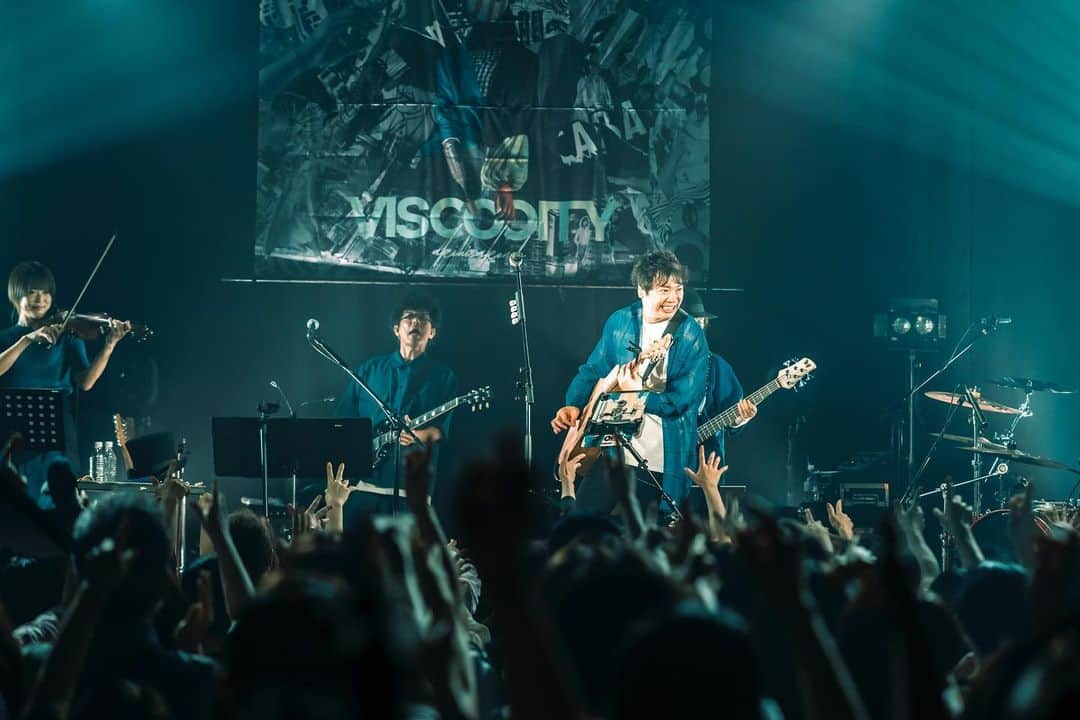 近藤晃央さんのインスタグラム写真 - (近藤晃央Instagram)「#近藤晃央 #LIVEtour 2023 #VISCOCITY  2023.7.14 #名古屋ボトムライン  photo by @muu_asherads」7月17日 23時41分 - akihisakondo