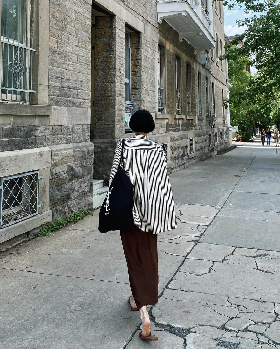 mixmatchisthekeyのインスタグラム：「shirt + super long skirt」