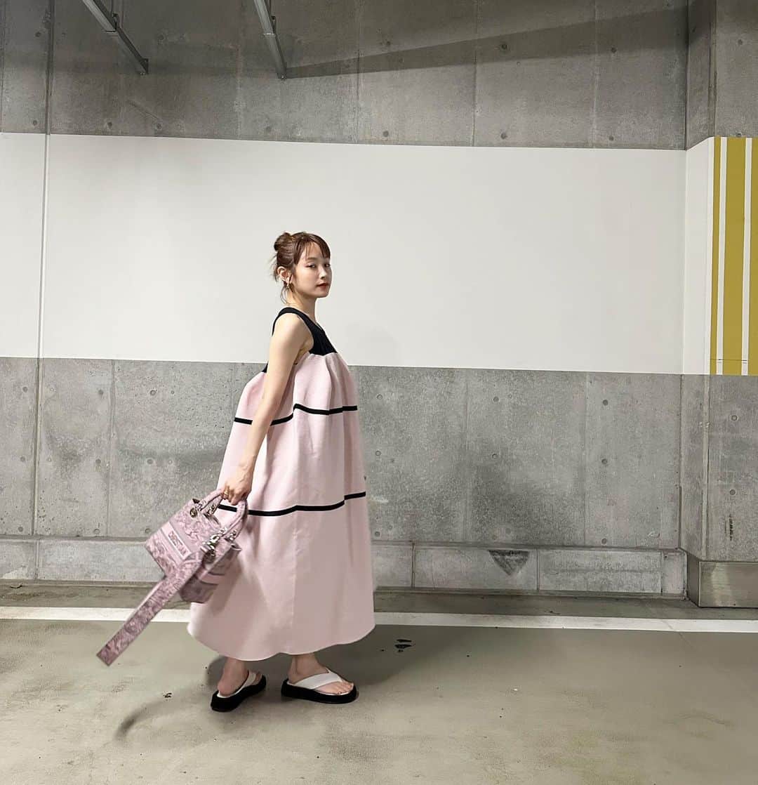 高橋愛さんのインスタグラム写真 - (高橋愛Instagram)「🩰  バレエがえりで 髪の毛やっぱり ボッサボサですw  なんだか、ピンクな日でした🤭💓🩰✨  #今日のたかはし #ballet #もうすぐ発表会🫢 #頑張るー！」7月17日 23時48分 - i_am_takahashi