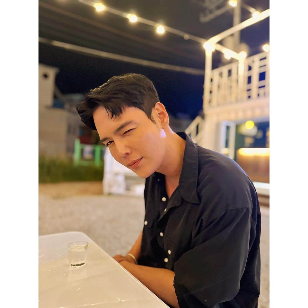 ジヒョク のインスタグラム：「😉」