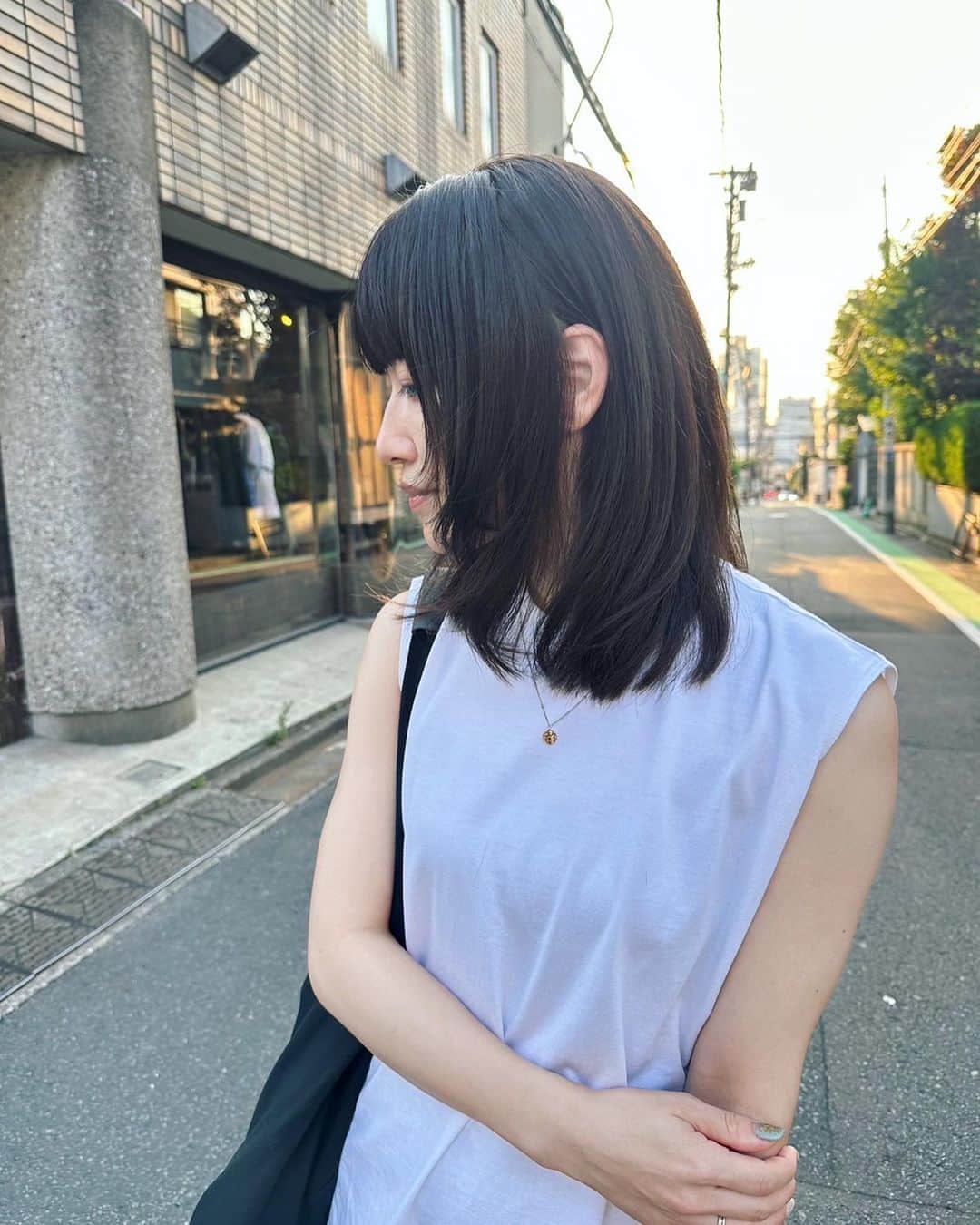 市川まさみさんのインスタグラム写真 - (市川まさみInstagram)「❤︎❤︎  @freera_hair 行ってきた！ 今回もMaiちゃんに担当してもらったよ💓  前髪は眉下ギリギリにしてもらってます🎶  オン眉やりたいけどまだ勇気出ない。  そして相変わらず髪伸びるの速い〜😂笑  いつも髪質に合わせて 色々アドバイスしてくれて 本当にありがとう🥹🥹  ヘアケア頑張ろう！！ 夏の紫外線対策！！  #freera #omotesando #美容室 #フリーラ #表参道 #黒髪 #ロングヘア #ストレートバング #ぱっつん前髪」7月18日 0時05分 - ichii710