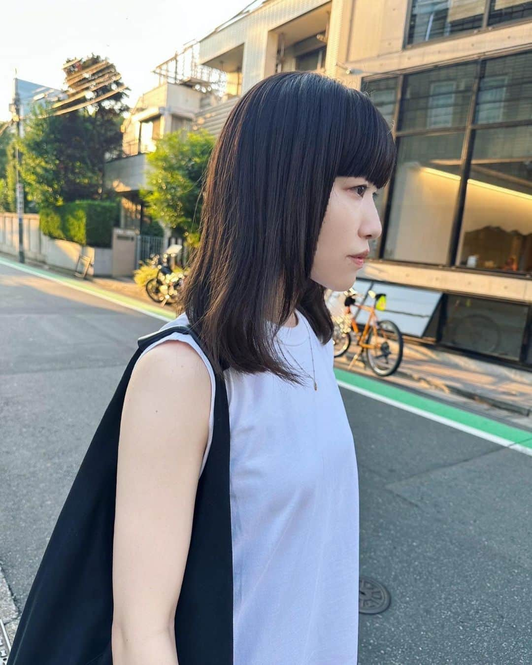 市川まさみさんのインスタグラム写真 - (市川まさみInstagram)「❤︎❤︎  @freera_hair 行ってきた！ 今回もMaiちゃんに担当してもらったよ💓  前髪は眉下ギリギリにしてもらってます🎶  オン眉やりたいけどまだ勇気出ない。  そして相変わらず髪伸びるの速い〜😂笑  いつも髪質に合わせて 色々アドバイスしてくれて 本当にありがとう🥹🥹  ヘアケア頑張ろう！！ 夏の紫外線対策！！  #freera #omotesando #美容室 #フリーラ #表参道 #黒髪 #ロングヘア #ストレートバング #ぱっつん前髪」7月18日 0時05分 - ichii710