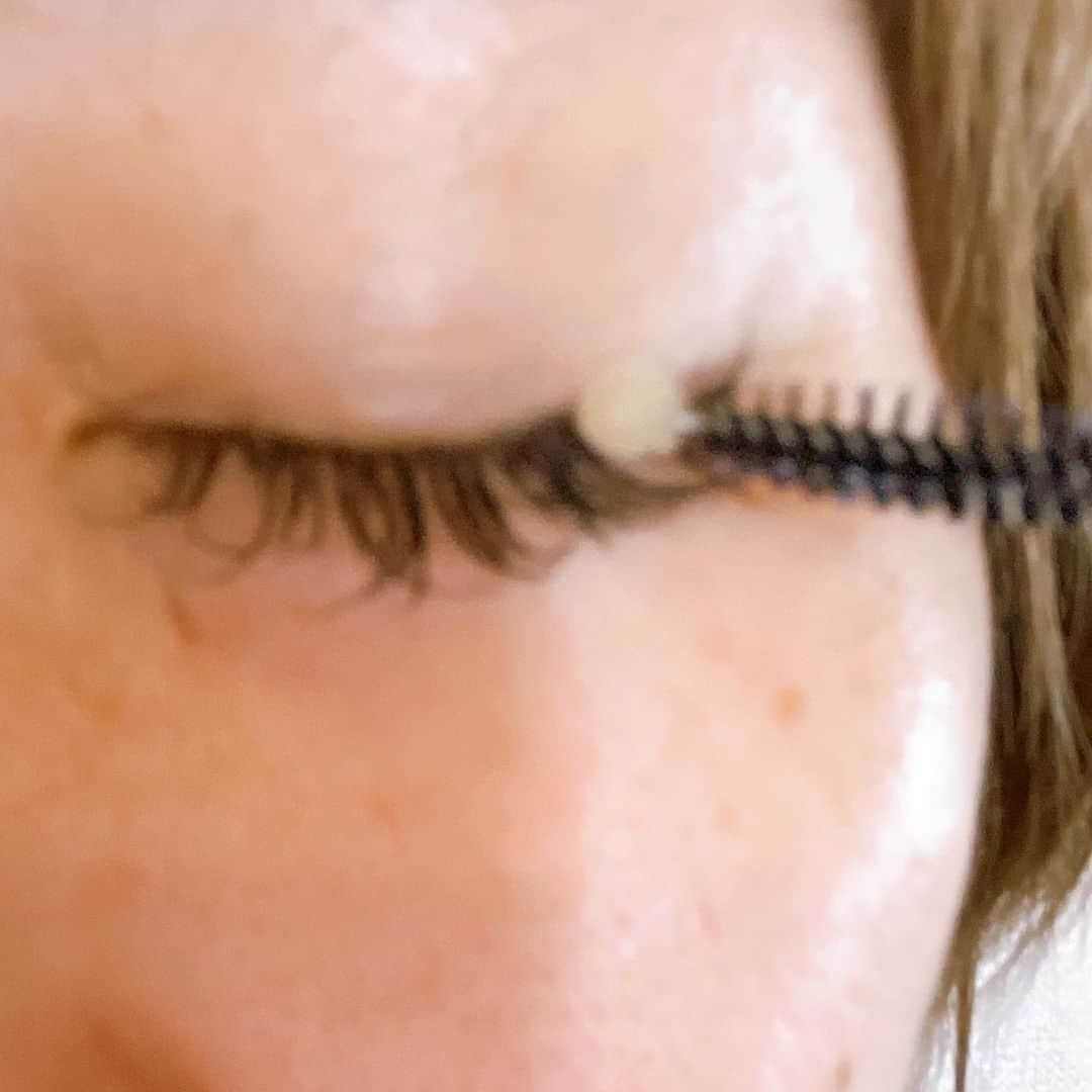 Arisa Nanaseさんのインスタグラム写真 - (Arisa NanaseInstagram)「まつ毛&眉毛ケア✨ マツエクしてると自分のまつ毛痛みやすいから、美容液使うようになったよ！今回いただいたアイオールセラム【目元美容液】はブラシの先が面白かった😳✨  スクリューブラシと丸いチップがついててつけやすい👀  5種の植物幹細胞配合してまつ毛、まゆげ共に使えるから薄い眉毛の私には重宝できそう💎✨  まつ毛は、ツケマ派だったけど数年前からずっとマツエク😊 束感あるのが好き❤️ そして、あるのとないのとでだいぶ変わります🙆‍♀️ みんなはまつ育してますか？  PR @all_serum_beauty #まつ毛美容液 #まつ毛ケア #まつ育 #目元美容液 #all_serum #all_serum_beauty」7月18日 0時12分 - arisa.nanase