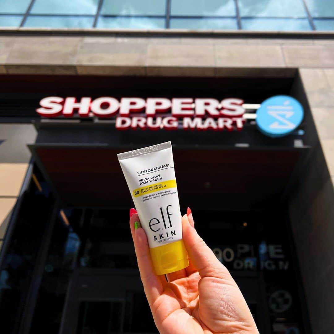 e.l.f.さんのインスタグラム写真 - (e.l.f.Instagram)「HEY CANADA 🇨🇦 Suntouchable! Whoa Glow is NOW AVAILABLE in-stores & online @shoppersbeauty ✨  Prime, protect, and glow 🤩 Featuring broad-spectrum SPF 30, Suntouchable! Whoa Glow helps protect skin against harmful sun rays so you can enjoy the sun safely 💛 Infused with skin-loving ingredients like aloe and hyaluronic acid, this sunscreen is sure to give your skin a natural, radiant glow 🫶   Shop now @shoppersbeauty in-stores & online! 🛍️ #elfskin #eyeslipsface #elfingamazing #crueltyfree #vegan」7月18日 0時25分 - elfcosmetics
