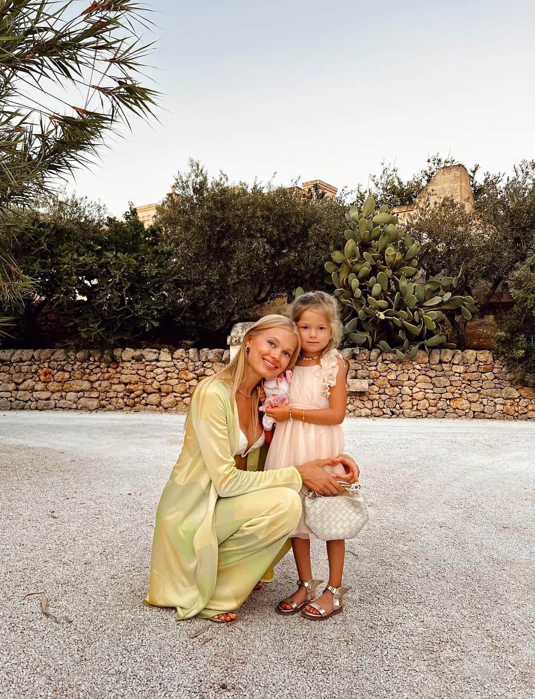 ヴィタ・シドルキナさんのインスタグラム写真 - (ヴィタ・シドルキナInstagram)「Us in our favorite Puglia 💛   #vitasidorkina #vacationmode #puglia」7月18日 0時18分 - vitasidorkina