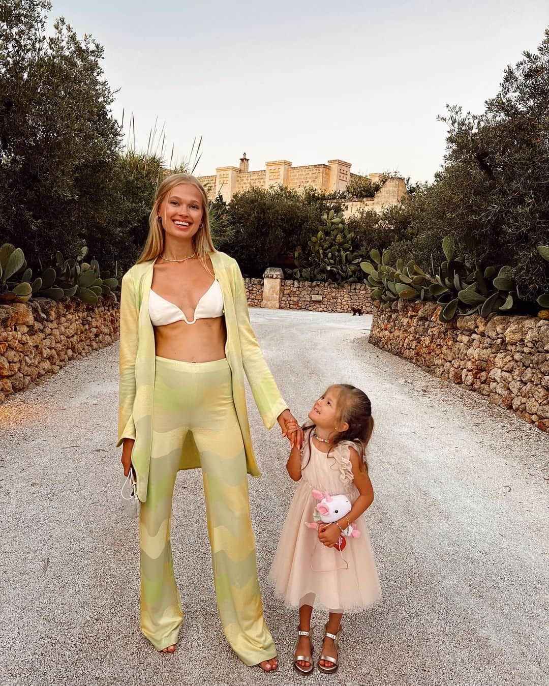 ヴィタ・シドルキナさんのインスタグラム写真 - (ヴィタ・シドルキナInstagram)「Us in our favorite Puglia 💛   #vitasidorkina #vacationmode #puglia」7月18日 0時18分 - vitasidorkina