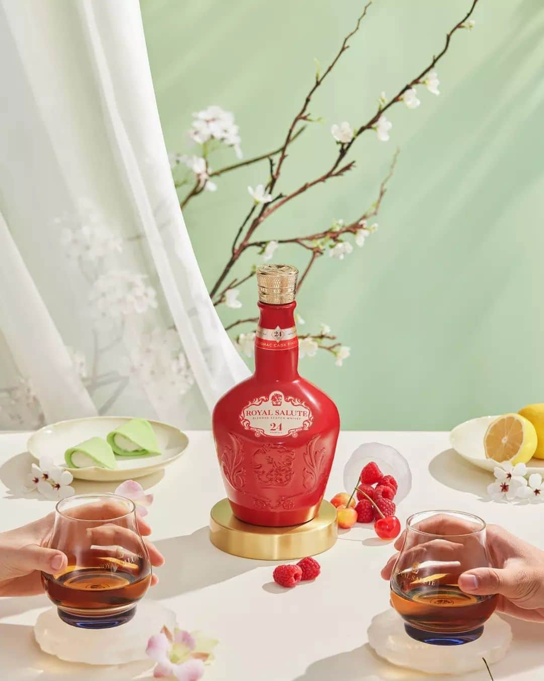 Royal Saluteのインスタグラム：「Royal Salute's first blend to be fully finished in French cognac casks, The 24-Year-Old Cognac Cask Finish exudes rich flavours of dark cherries, summer berry compote and blossom honey. A decadent, complex blend reserved for life's truly special moments.」