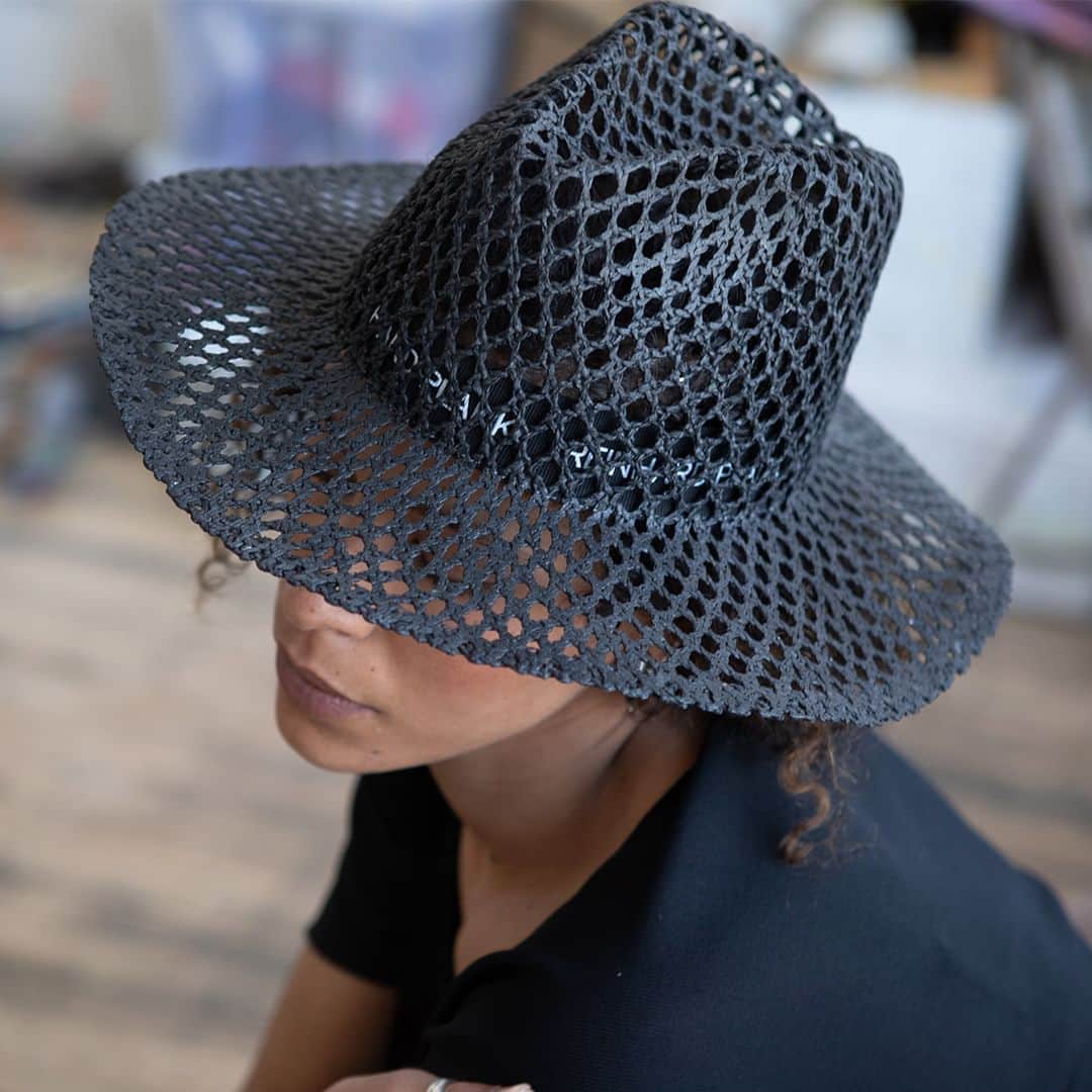 レナード プランクのインスタグラム：「Norma Net  The hand braided hat. 𝟐𝟎% 𝐎𝐅𝐅 on summer styles, until 10th august 2023.  Carpe diem and shop at reinhardplank.it  #reinhardplank #hatmaker #summer2023 #hat #summersale #sale #artista」