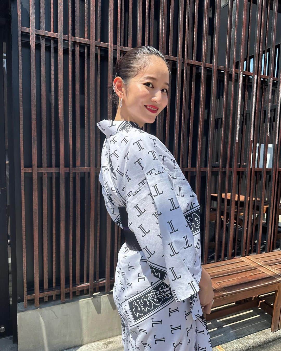 のインスタグラム：「お祭り行きたいな👘」