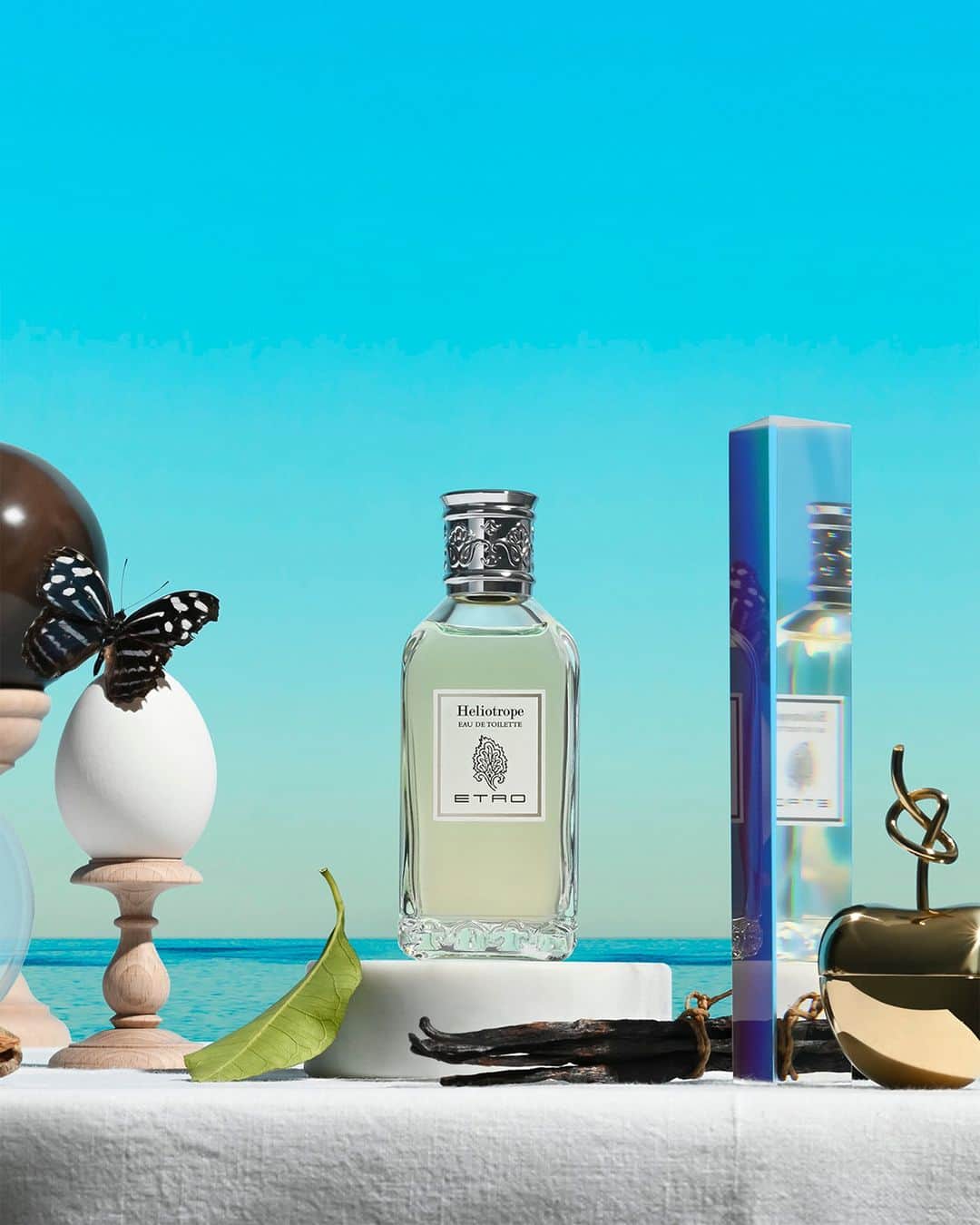 エトロさんのインスタグラム写真 - (エトロInstagram)「Etro fragrances flirt by the sea.  Discover more at Etro.com  #Etro」7月18日 1時00分 - etro