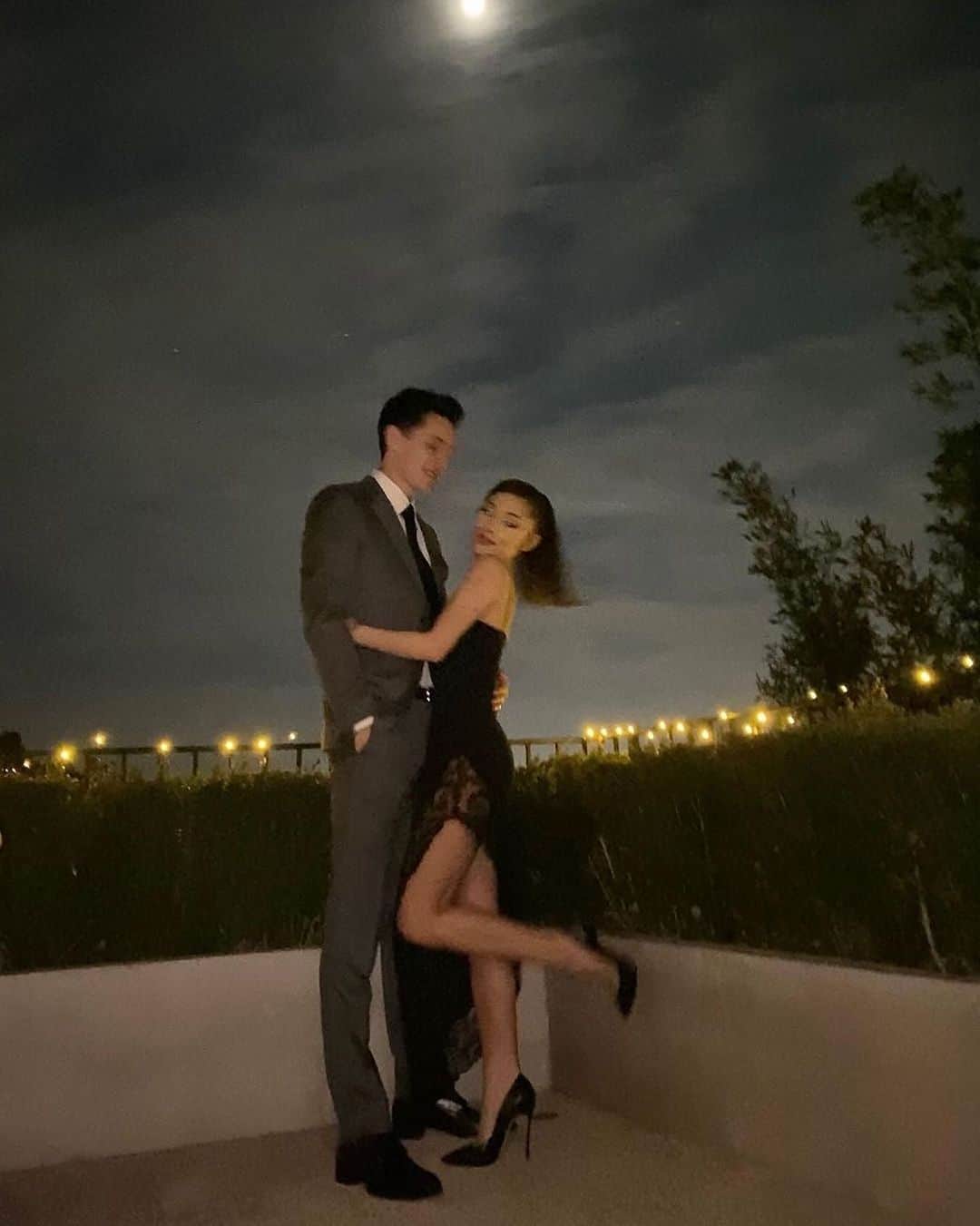 ELLE Magazineさんのインスタグラム写真 - (ELLE MagazineInstagram)「#ArianaGrande and #DaltonGomez’s two-year marriage has come to an end, as the couple secretly separated earlier this year. “[They] have been quietly and lovingly working on their friendship” in the months since, one source said. Several more have spoken out about what happened behind the scenes of their very private and sometimes “rocky” relationship. Link in bio for all we know. #regram @arianagrande」7月18日 0時59分 - elleusa