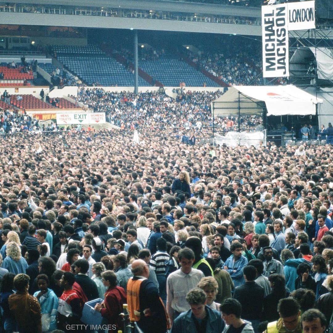 マイケル・ジャクソンのインスタグラム：「This week in 1988, Michael sold out Wembley Stadium in the UK for a total of five “Bad” Tour performances. The July 16th concert is available in its entirety on YouTube. Hit the link in stories to watch this fast paced 2-hour plus show full of showstoppers including “Heartbreak Hotel”, “Smooth Criminal”, “Beat It”, and “Billie Jean."」