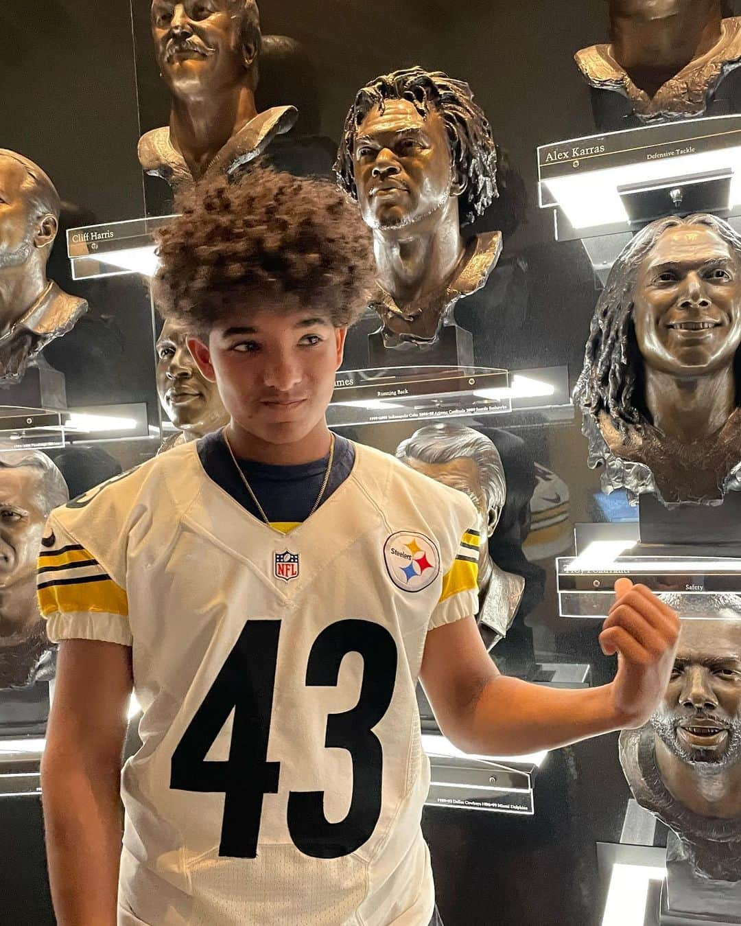 トム・ベリカさんのインスタグラム写真 - (トム・ベリカInstagram)「Little detour on dad/son road trip to @profootballhof. Outstanding facility and homage to the legends. #profootballhalloffame #dadsonroadtrip. Oh, and he kicked my butt in state capitals! Next stop…」7月18日 1時09分 - tomverica