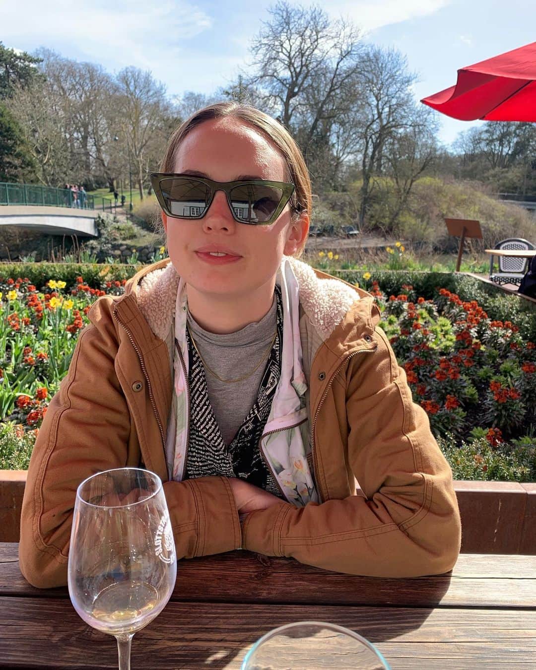 メガン・ジェット・マーティンのインスタグラム：「Reflections of 2023 so far 🕶️」