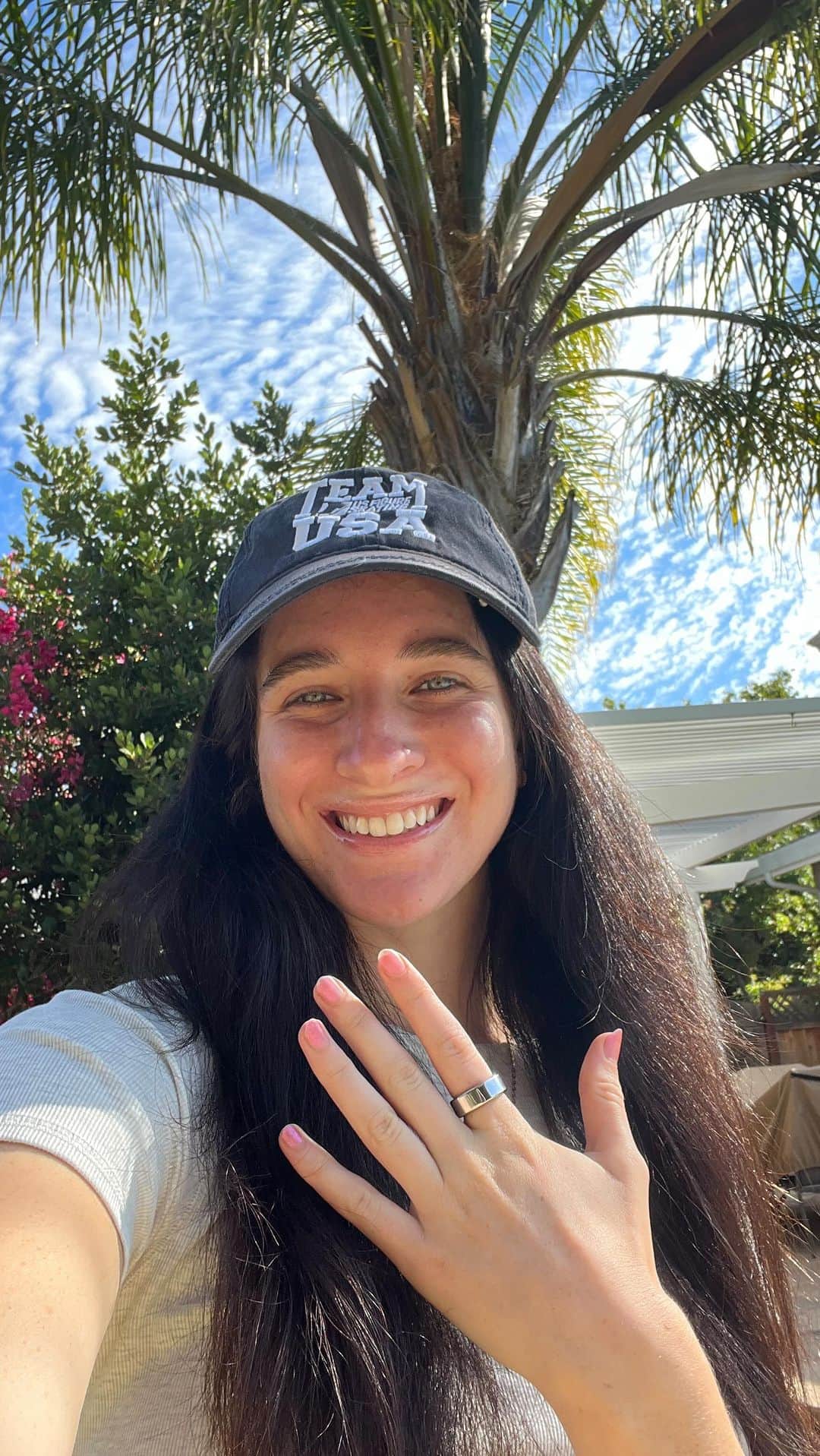 Elliana Shayna Pogrebinskyのインスタグラム：「When I was first thinking about health trackers, I couldn’t decide between the Oura ring and the Apple Watch, they both are able to give you so much feedback. But now after having the Oura ring for some time, I can I love it so much and definitely feel like it gives me everything I need and more to keep up with my health! #ourapartner #mysleepscore @ouraring」
