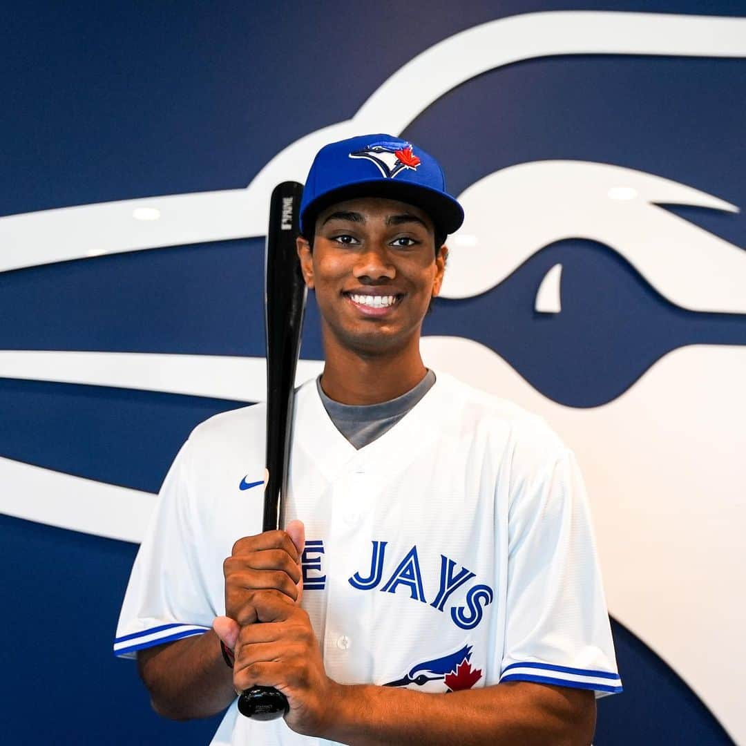 トロント・ブルージェイズさんのインスタグラム写真 - (トロント・ブルージェイズInstagram)「Welcome to our Blue Jays family, Arjun Nimmala! 🇮🇳⚾️🇨🇦 #MLBDraft」7月18日 1時20分 - bluejays