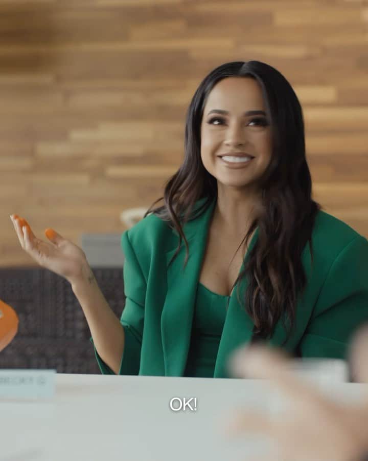 ベッキーGのインスタグラム：「espera...just my fingertips?! 🖐🏽🧡   I’m so excited to partner with @cheetos and the #DejatuHuella campaign for the first-ever fingertips sponsorship deal! Together, we’re working to uplift and inspire Hispanic communities across the U.S. to leave their mark on culture, and I’m proud to put my hands to work for something I believe in.   We ALL have the power to leave our mark🧡」