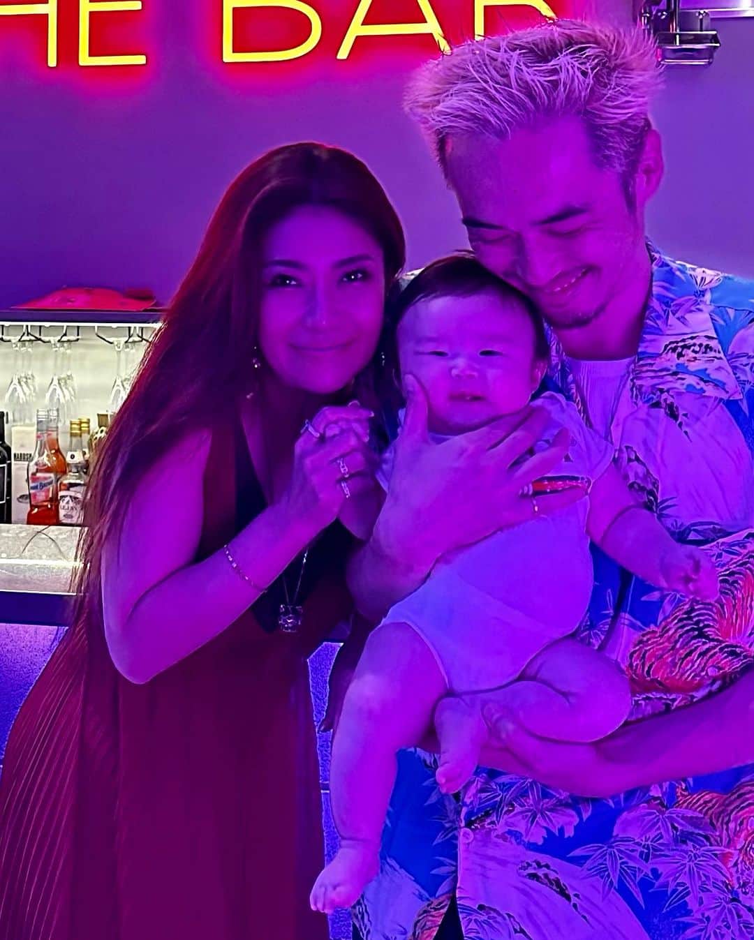 Taki Tanakaさんのインスタグラム写真 - (Taki TanakaInstagram)「#photodump  #tokyo #osaka   1.2. 涼太郎 @yamauchi_ryoutaro のベビちゃんと。可愛い @motomi_228  にも会えて嬉しかったな。 @picky.the.shop_bar   3.なかよし名古屋チーム @angelica_dragqueen @happy_wine_paris も一緒に♡ #pickythebar にて。  4. #鮨さいとう  #WowWowWow   5.6.7.#PATOU をオーダー。休日出勤の @satofuuka とI Z Aから駆けつけてきた @yuki___1201_ と。 ナイスなコレクション。ジェンダーレスアイテムもばっちり増えて嬉しい。 @patou   8.今日は大阪に移動。しかし。どこもかしこもあっちいねー。  9.阪急うめだ本店でポップアップを開催するので打ち合わせに。 8/30水から1週間　 #garageventuno #N21 1Fのコトコトステージ11にて、すんごいかわいいのやります。お楽しみに。  10.夜は安定の @kaennghr__29  最近ますます予約が取れないのが大変なのですが、嬉しくもあり。  #izastagram」7月18日 1時28分 - tanakataki