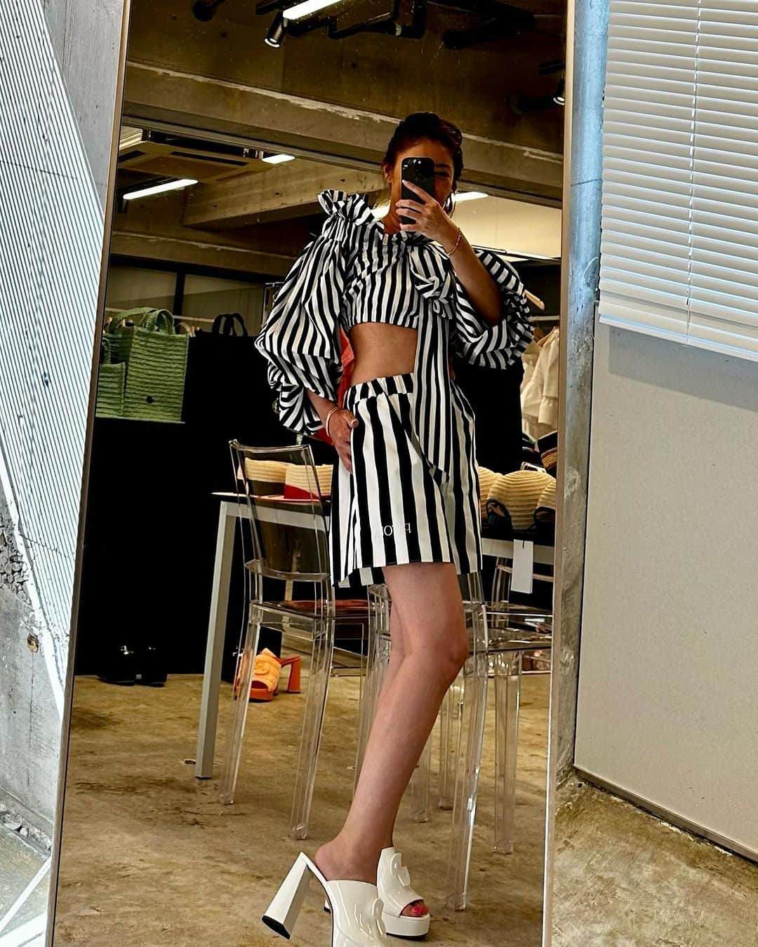 Taki Tanakaさんのインスタグラム写真 - (Taki TanakaInstagram)「#photodump  #tokyo #osaka   1.2. 涼太郎 @yamauchi_ryoutaro のベビちゃんと。可愛い @motomi_228  にも会えて嬉しかったな。 @picky.the.shop_bar   3.なかよし名古屋チーム @angelica_dragqueen @happy_wine_paris も一緒に♡ #pickythebar にて。  4. #鮨さいとう  #WowWowWow   5.6.7.#PATOU をオーダー。休日出勤の @satofuuka とI Z Aから駆けつけてきた @yuki___1201_ と。 ナイスなコレクション。ジェンダーレスアイテムもばっちり増えて嬉しい。 @patou   8.今日は大阪に移動。しかし。どこもかしこもあっちいねー。  9.阪急うめだ本店でポップアップを開催するので打ち合わせに。 8/30水から1週間　 #garageventuno #N21 1Fのコトコトステージ11にて、すんごいかわいいのやります。お楽しみに。  10.夜は安定の @kaennghr__29  最近ますます予約が取れないのが大変なのですが、嬉しくもあり。  #izastagram」7月18日 1時28分 - tanakataki