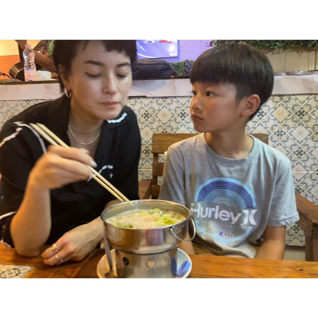 桃生亜希子さんのインスタグラム写真 - (桃生亜希子Instagram)「朝6時半に家を出て、家族で約3年ぶりのタイ🇹🇭に来ました。 　Thaiは、やっぱり最高です。✨ 　まずは、バンコク⭕️  #koapselfie #街角シリーズだよ」7月18日 1時38分 - pinokosugar