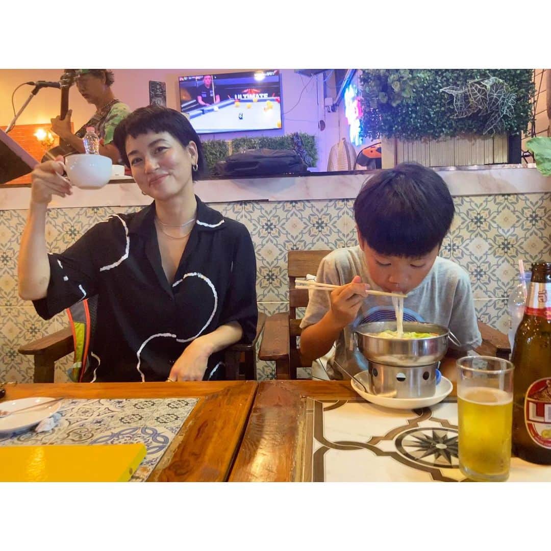 桃生亜希子さんのインスタグラム写真 - (桃生亜希子Instagram)「朝6時半に家を出て、家族で約3年ぶりのタイ🇹🇭に来ました。 　Thaiは、やっぱり最高です。✨ 　まずは、バンコク⭕️  #koapselfie #街角シリーズだよ」7月18日 1時38分 - pinokosugar