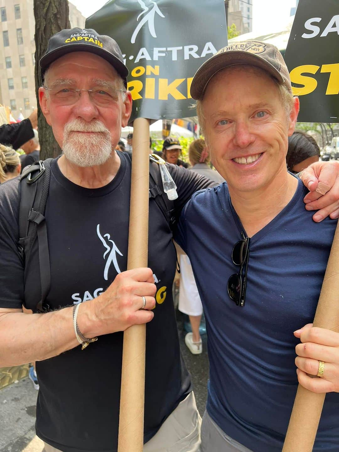 ラファエル・スバージのインスタグラム：「With my old friend Richard Masur on THE LINE. This morning with loud and mighty crowds outside Rockafeller Center New York! We are determined to be heard and stand with our #UnionStrong Brothers and Sisters.   In an astounding moment of synchronicity—- Richard and I were in  #RiskyBusiness — which JUST had its 40th REUNION last week, just moments before we went on strike. (More photos to follow!) We love what we do and have done it for a long time—! But, we are fighting so that we can CONTINUE doing it for the NEXT 40 years!   @sagaftra @wgaunity @wgaeast  @wgadailypicket #Unions #wgastrong #wga #sagaftra #unity @wgastrikeunite」