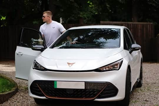 アダム・ピーティさんのインスタグラム写真 - (アダム・ピーティInstagram)「#ad New car day 🔥 Excited to have my new all-electric CUPRA Born, can’t wait to hit the roads. Thanks @cupra_uk for the new wheels. #brandambassador」7月18日 2時27分 - adam_peaty