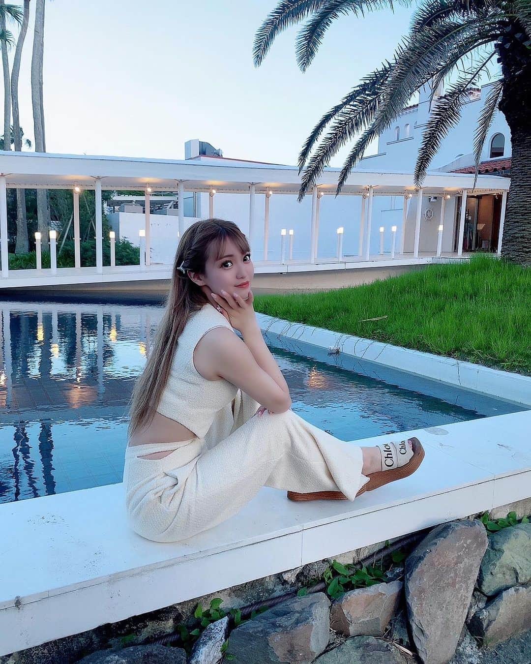 Ribonのインスタグラム：「あの夏の思い出は今もまだ鮮やかなまま いつだって思い出すのはあなたと2人がいい🌞🌴🌺✨ . . . . . . . . .  #burlesquetokyo #バーレスク東京 #スーパーバーレスク #japanesegirl #kawaii  #🎀 #六本木 #歌舞伎町 #大人可愛い #インスタ映え  #映えスポット #映え写真 #todayscode #ootd #私服 #eimyistoire  #逗子マリーナ #逗子 #逗子海岸 #海 #リゾート」