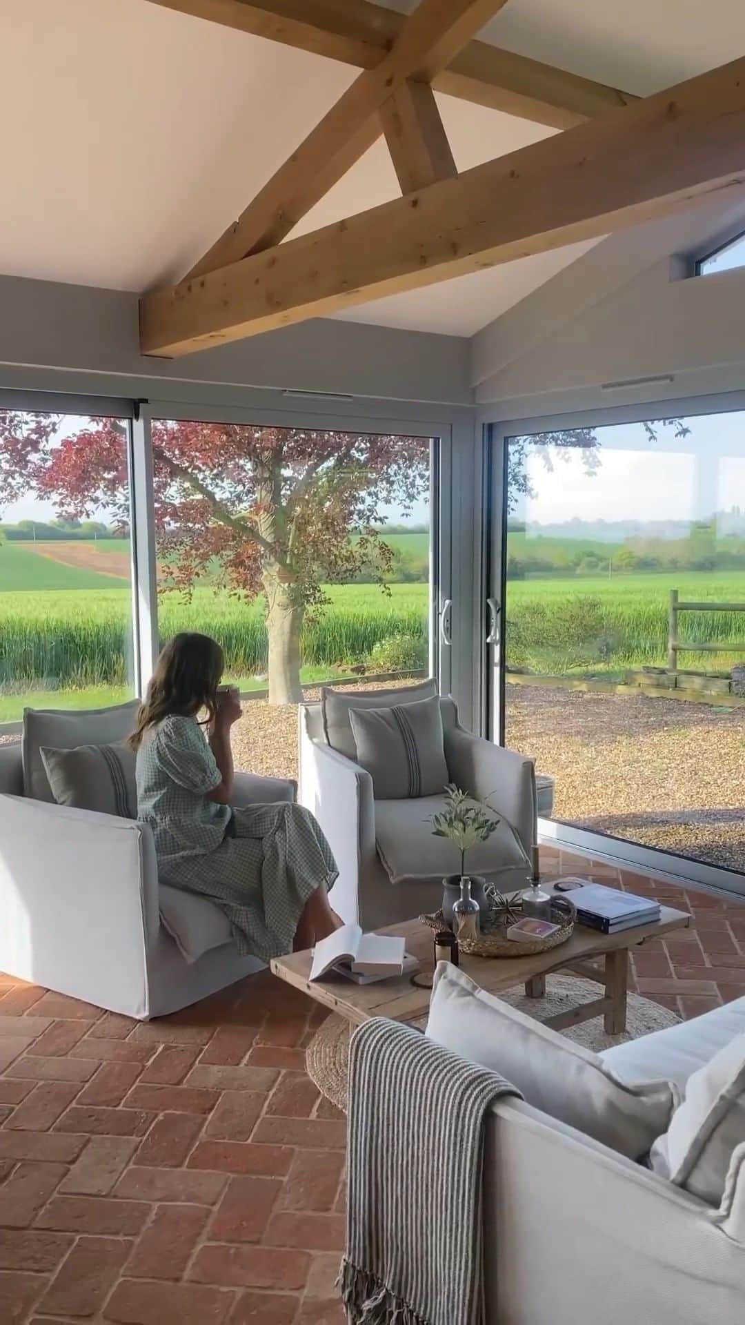 SHEINのインスタグラム：「Nothing says tranquility like a lil' midday cottage cleaning 🛖😍 Stock up on goods that will make your home a haven for peaceful vibes with SHEIN HOME ✨ @cottagebythefield  🔎11074267 13731366 14297385 13073201  #SHEIN #SHEINforAll #SHEINstyle #fashion #chic #saveinstyle」