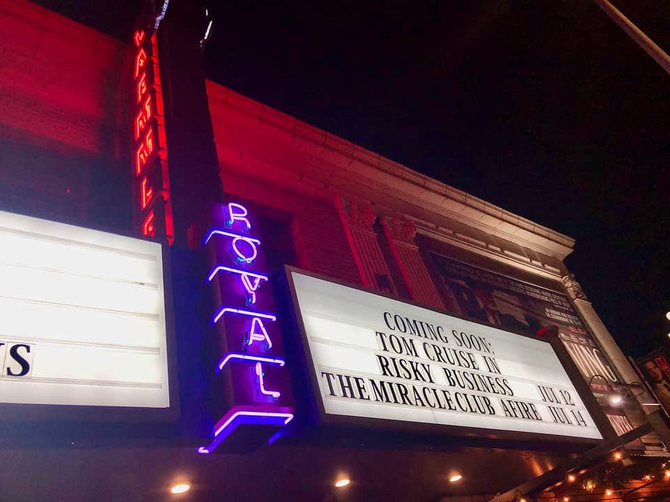 ラファエル・スバージさんのインスタグラム写真 - (ラファエル・スバージInstagram)「THIS was an amazing night of old friends and incredible people. The #RISKYBUSINESS 40th anniversary screening at the Laemmle Theaters!  In attendance were cast Rebecca DeMornay, Curtis Armstrong, Bronson Pinchot & director Paul Brickman and producer Jon Avnet.   Amazing night! Sold out screening! And a heck of a lot of happy faces to see.   Paul Brickman made an amazing film that really stands the test of time. Funny, dark, subversive and surprising— it’s a film we are all so proud to be a part of, all these years later.   40 years ago — ALL of us were complete unknowns  @tomcruise had done a couple movies— but this was a lot of “new faces” to take a shot on. Remarkable casting by Nancy Klopper.  We have all had an amazing journey— and it started with these folks, who I admire enormously, and as the years have added up, feel just like family.   @realjoeypants is staring in a musical in #NYC and @rdmasur was there in spirit! @njkcasting was able to attend!」7月18日 2時45分 - raphaelsbarge