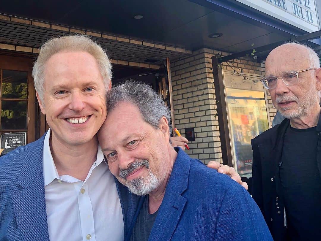 ラファエル・スバージさんのインスタグラム写真 - (ラファエル・スバージInstagram)「THIS was an amazing night of old friends and incredible people. The #RISKYBUSINESS 40th anniversary screening at the Laemmle Theaters!  In attendance were cast Rebecca DeMornay, Curtis Armstrong, Bronson Pinchot & director Paul Brickman and producer Jon Avnet.   Amazing night! Sold out screening! And a heck of a lot of happy faces to see.   Paul Brickman made an amazing film that really stands the test of time. Funny, dark, subversive and surprising— it’s a film we are all so proud to be a part of, all these years later.   40 years ago — ALL of us were complete unknowns  @tomcruise had done a couple movies— but this was a lot of “new faces” to take a shot on. Remarkable casting by Nancy Klopper.  We have all had an amazing journey— and it started with these folks, who I admire enormously, and as the years have added up, feel just like family.   @realjoeypants is staring in a musical in #NYC and @rdmasur was there in spirit! @njkcasting was able to attend!」7月18日 2時45分 - raphaelsbarge
