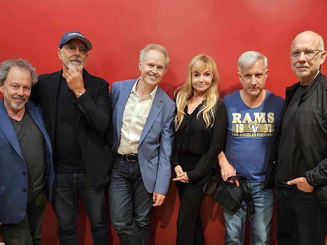 ラファエル・スバージさんのインスタグラム写真 - (ラファエル・スバージInstagram)「THIS was an amazing night of old friends and incredible people. The #RISKYBUSINESS 40th anniversary screening at the Laemmle Theaters!  In attendance were cast Rebecca DeMornay, Curtis Armstrong, Bronson Pinchot & director Paul Brickman and producer Jon Avnet.   Amazing night! Sold out screening! And a heck of a lot of happy faces to see.   Paul Brickman made an amazing film that really stands the test of time. Funny, dark, subversive and surprising— it’s a film we are all so proud to be a part of, all these years later.   40 years ago — ALL of us were complete unknowns  @tomcruise had done a couple movies— but this was a lot of “new faces” to take a shot on. Remarkable casting by Nancy Klopper.  We have all had an amazing journey— and it started with these folks, who I admire enormously, and as the years have added up, feel just like family.   @realjoeypants is staring in a musical in #NYC and @rdmasur was there in spirit! @njkcasting was able to attend!」7月18日 2時45分 - raphaelsbarge