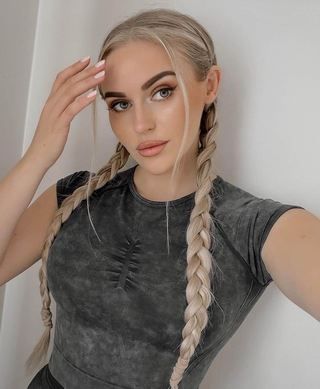 Anna Nyströmのインスタグラム：「Braids 🫶🏼」