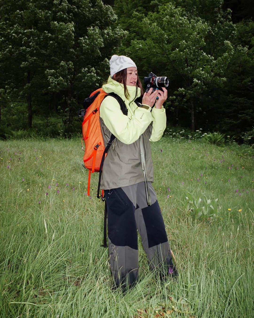 松島エミさんのインスタグラム写真 - (松島エミInstagram)「Out and about in Chamonix with @arcteryxacademy  Thank you for capturing @jackgorham1 🫶🏻  The all blurry photos are mine😂  . . #arcteryx #arcteryxacademy  #chamonix #arcteryxsystema  #nature #hikinggirls #natureportrait  #flowerportrait  #mountainlife #ハイキング  #アウトドア  #アウトドアファッション」7月18日 3時11分 - emimatsushima