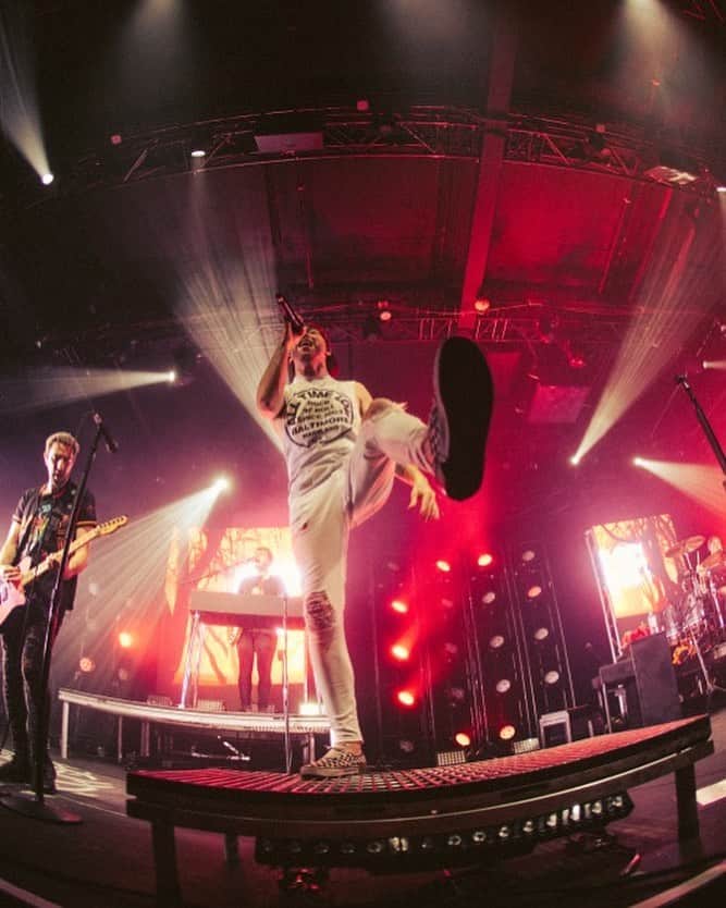 All Time Lowのインスタグラム：「Let's kick it this fall? Watch this space.. new The Sound Of Letting Go Tour dates may or may not be announced tomorrow 👀」