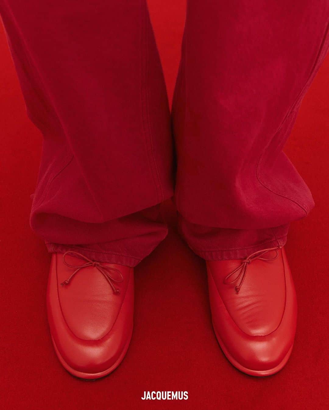 ジャックムスさんのインスタグラム写真 - (ジャックムスInstagram)「“LE CHOUCHOU” What’s your mood today ? Shoes and détails」7月18日 3時28分 - jacquemus