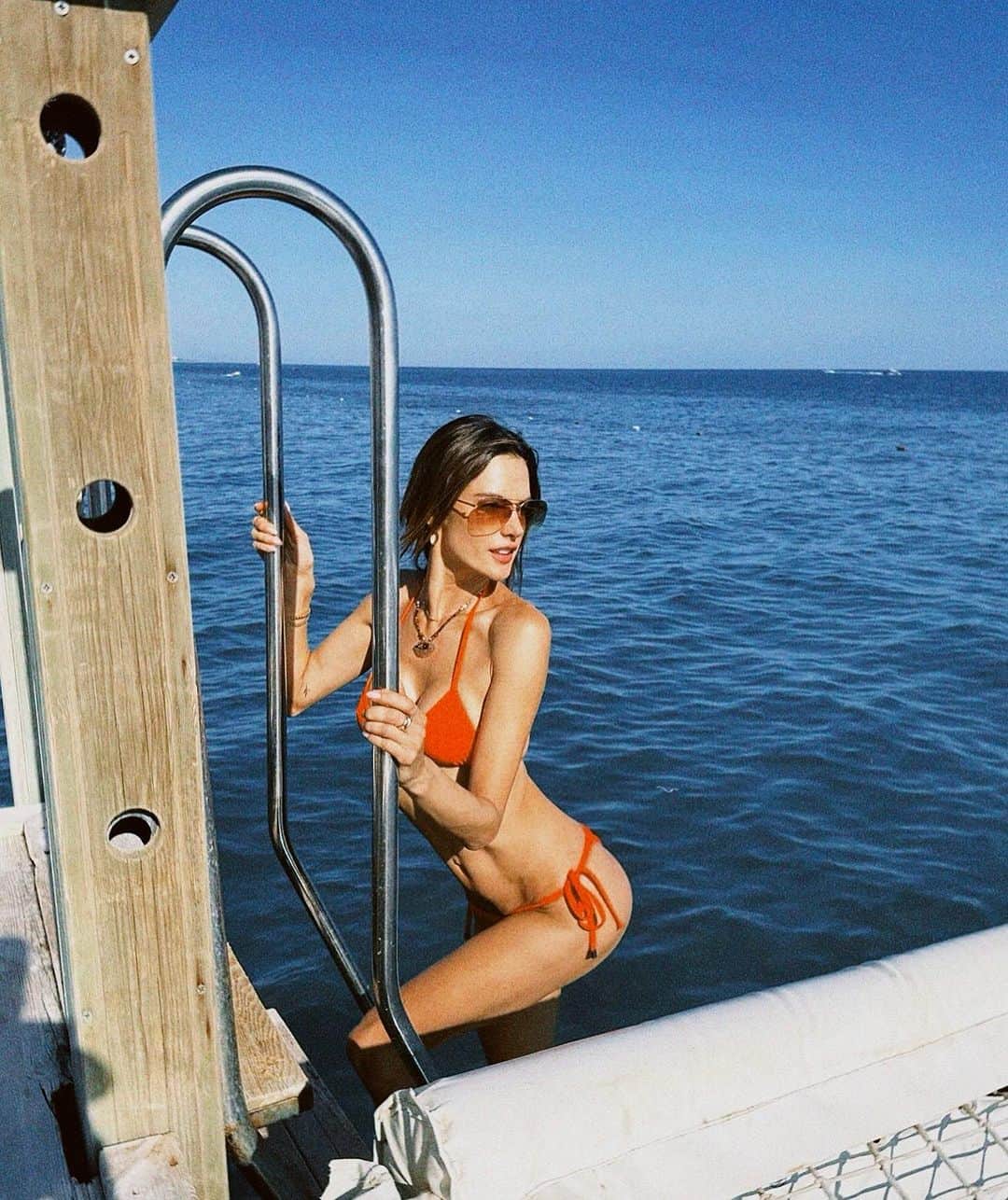 アレッサンドラ・アンブロジオのインスタグラム：「My favorite kind of Monday 🧡💦   #kayapalazzohotels #palazzomansions #mypalazzo」